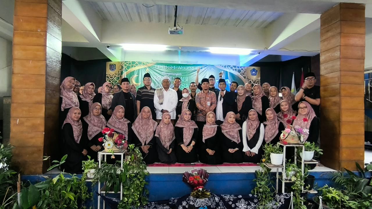 SMPN 16 Depok adakan maulid nabi 2