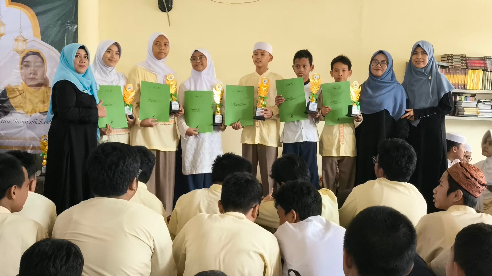 SMPN 22 Depok adakan maulid nabi 2