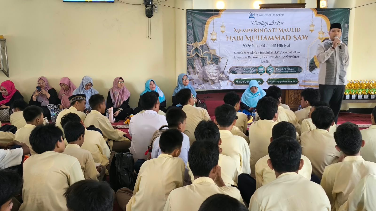 SMPN 22 Depok adakan maulid nabi 3