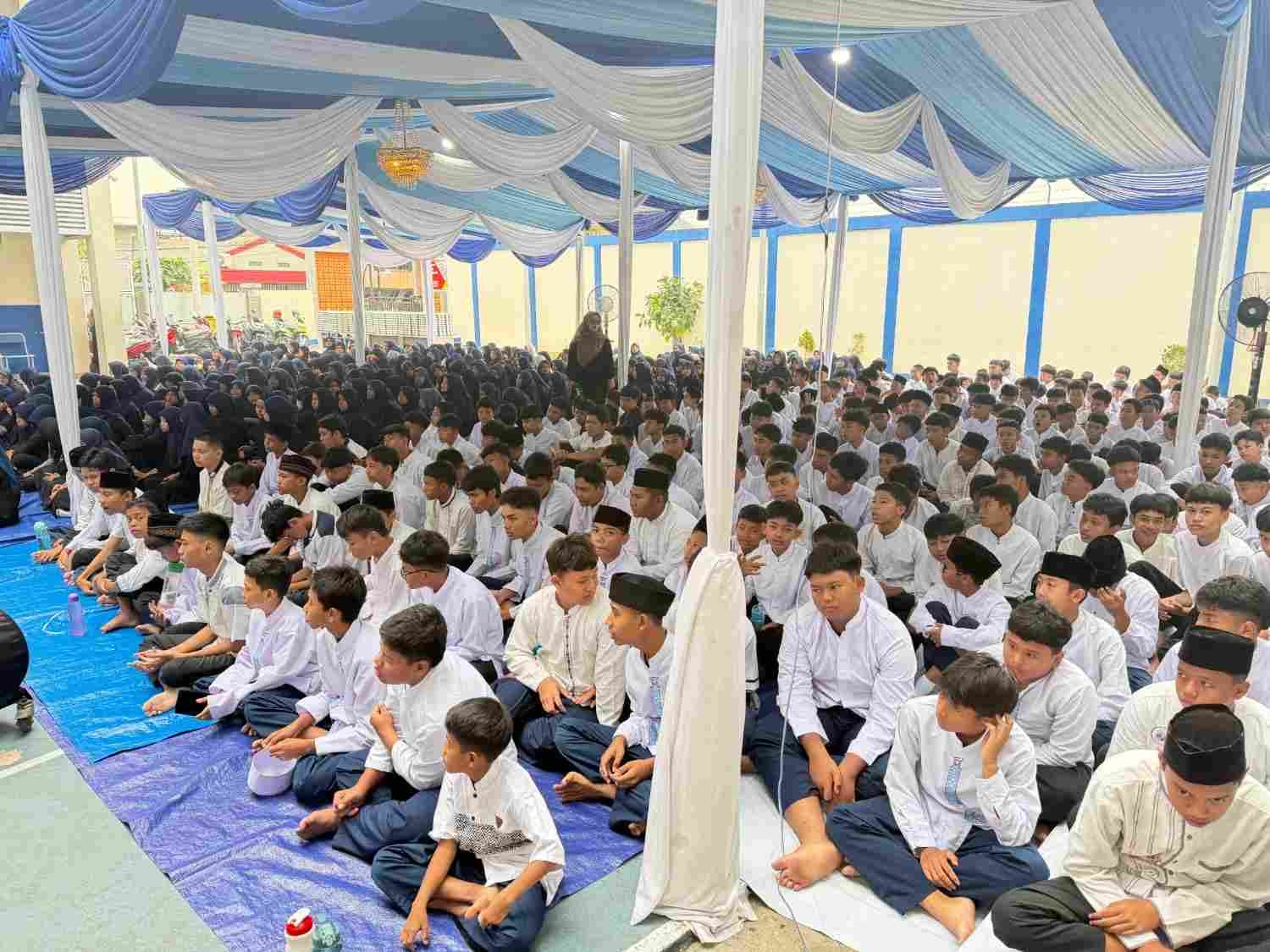 SMPN 32 Depok gelar maulid nabi 2