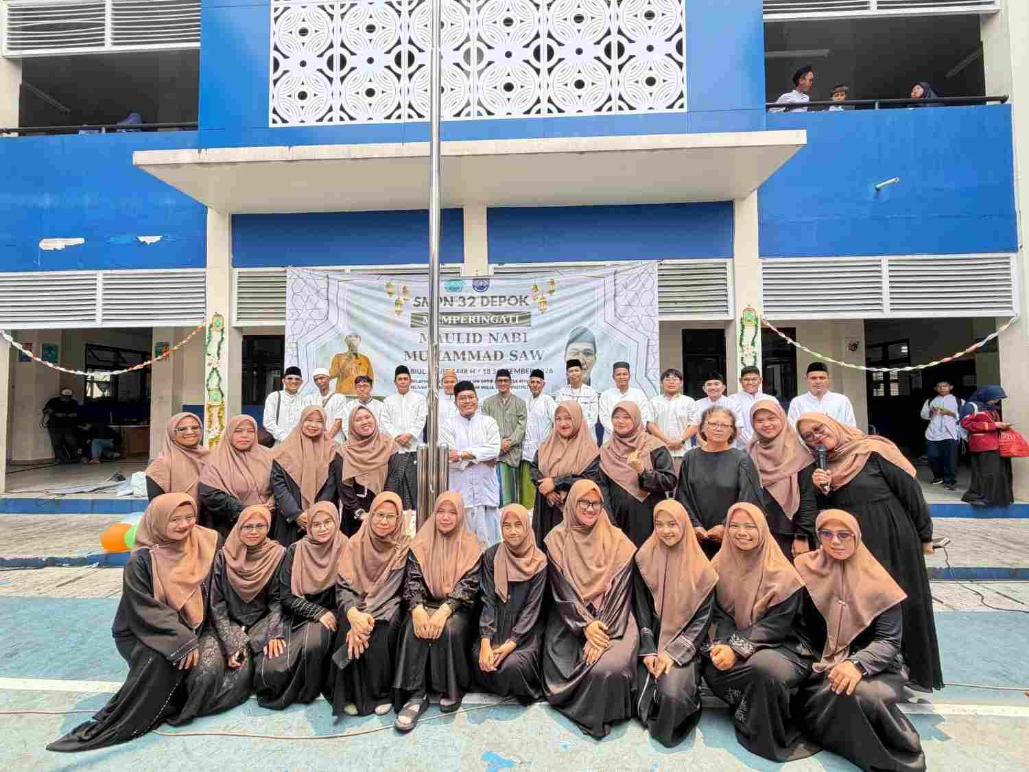 SMPN 32 Depok gelar maulid nabi 3