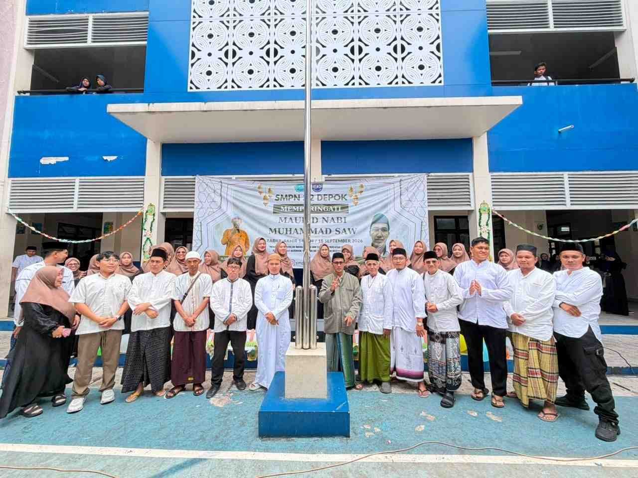 SMPN 32 Depok gelar maulid nabi 4