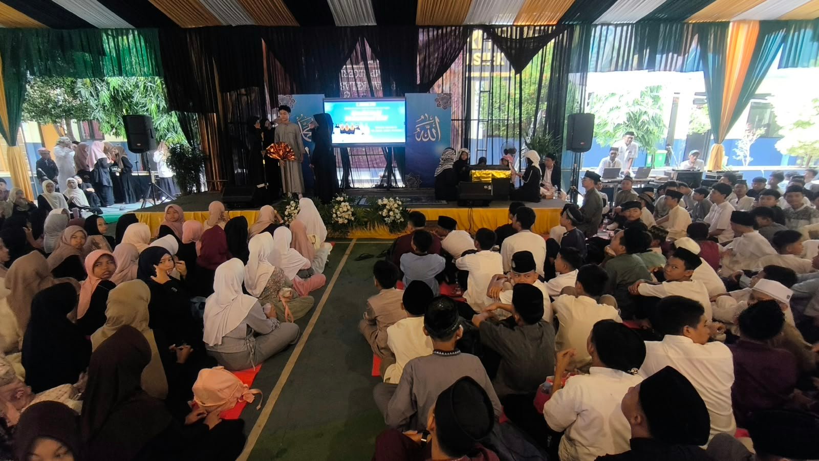 SMPN 18 Depok gelar maulid nabi 2