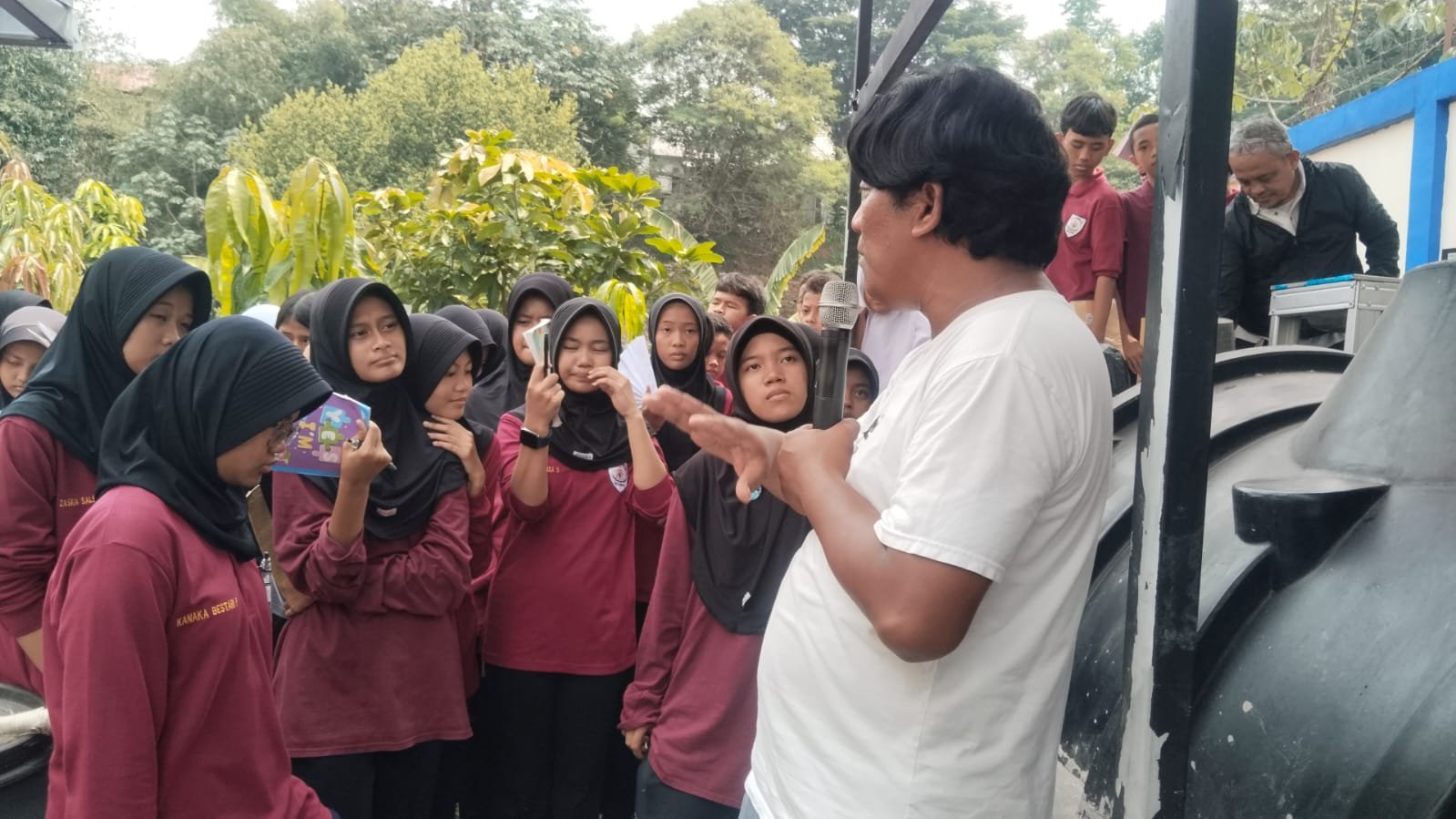 SMPN 34 Depok kader adiwiyata 2