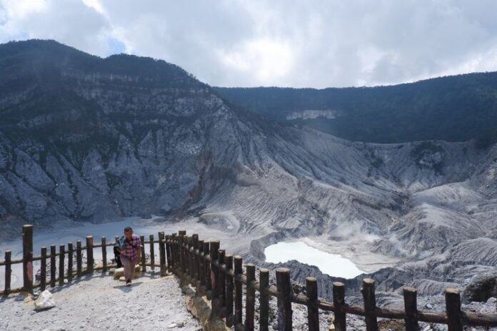 Wisata di Tangkuban Perahu