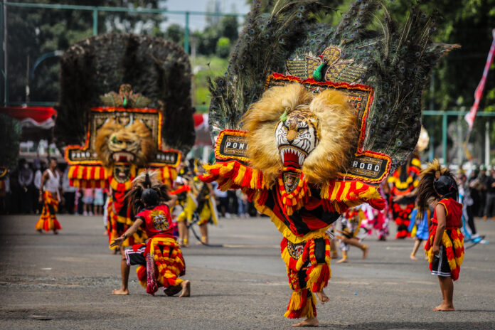 tari reog ponorogo budaya indonesia