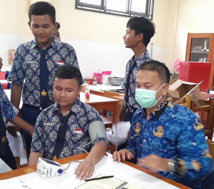 Puskesmas Cimpaeun di SMPN 16 Depok 1