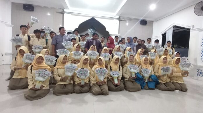 SMPN 20 Depok santunan 3