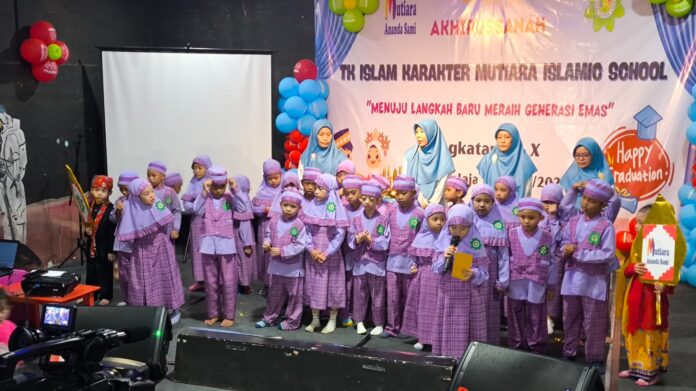 TK Islam Karakter Mutiara Islamic School lulus 1