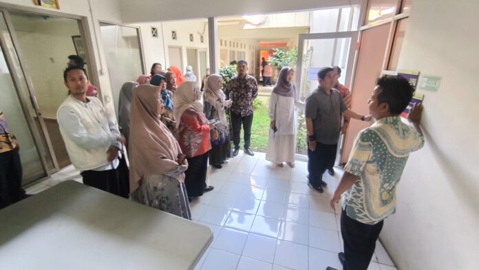 Guru latihan di SD NP Tunas Global 1