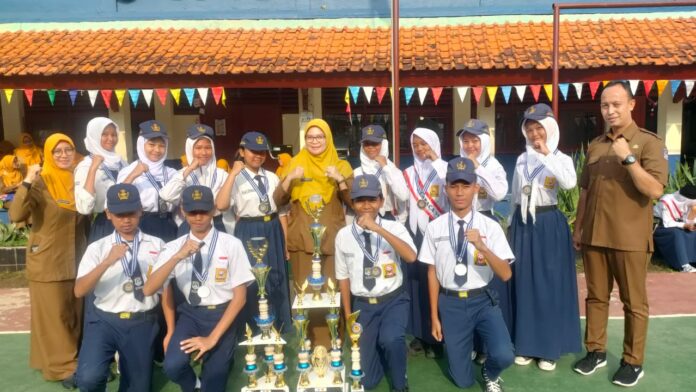 Ekskul Paskibra SMPN 21 Depok juara a