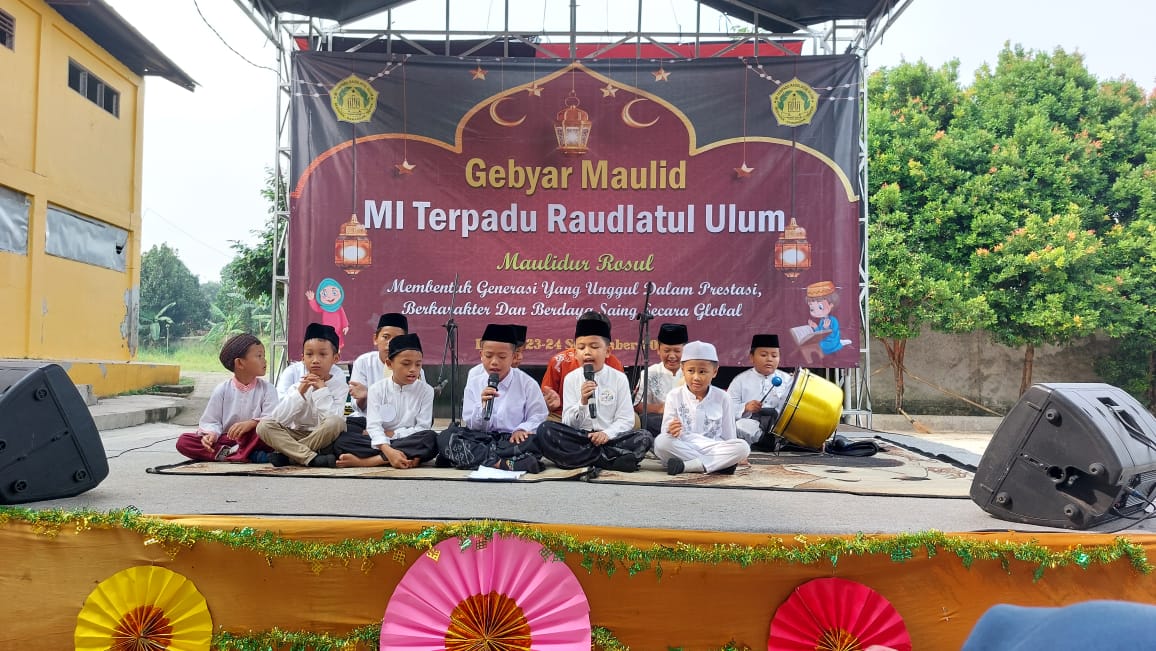 MI Terpadu Raudlatul Ulum mengadakan Maulid Nabi 1