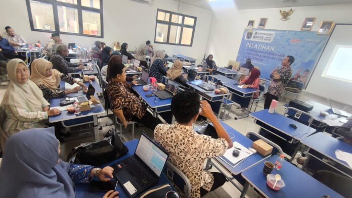 pelatihan untuk sekolah penerima BOS kinerja