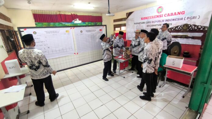 Ketua Baru PGRI Kecamatan Tapos 1