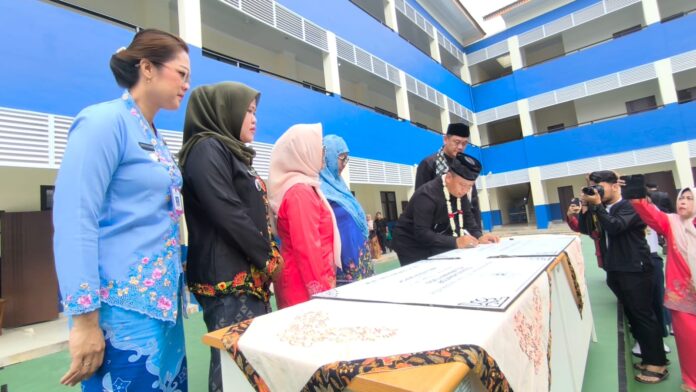 Wali Kota Depok resmikan gedung SMPN 3 Depok 3