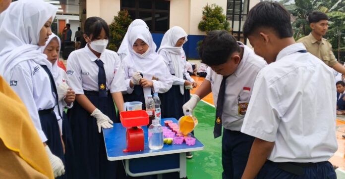 kokulikuler SMPN 34 di Sungai Ciliwung 1