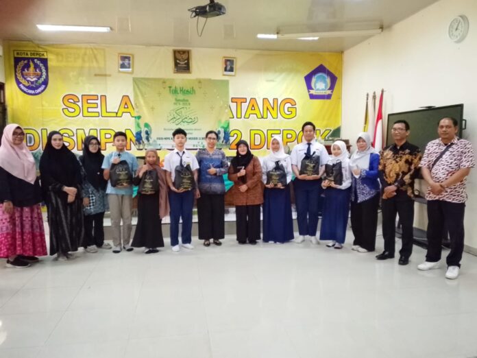 Kegiatan santunan di SMPN 2 Depok 1