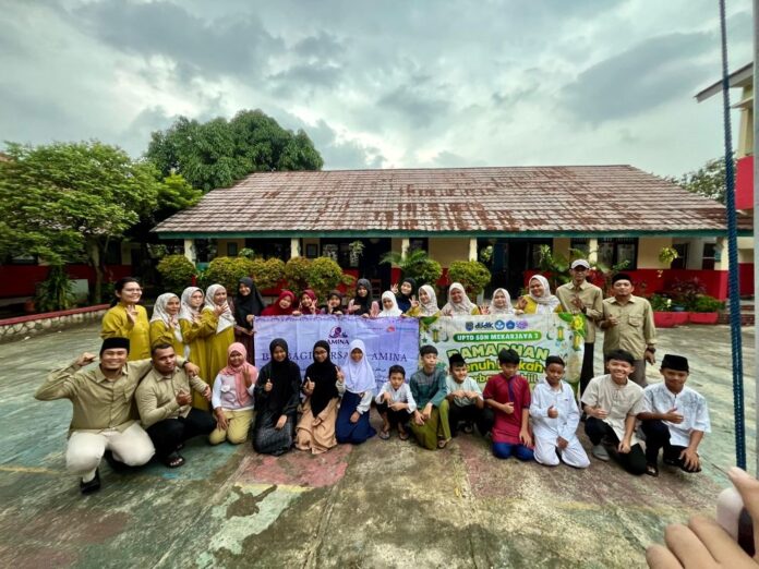 SDN Mekarjaya 3 berbagi takjil 2