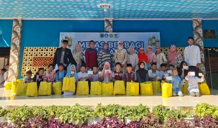 Santunan SDN Mekarjaya 11 untuk siswa 1
