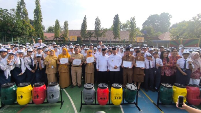 menteri pendidikan abdul muti ke SMPN 2 Depok kota depok 1