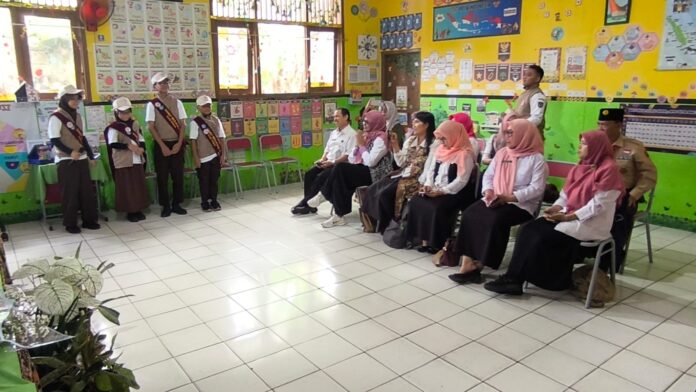 supervisi SDN Mekarjaya 21 untuk program 2