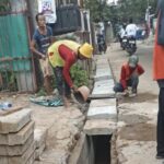 Realisasikan Drainase, Warga RW 06 Ratujaya Depok Apresiasi Aspirasi Hj. Yuni Indriany