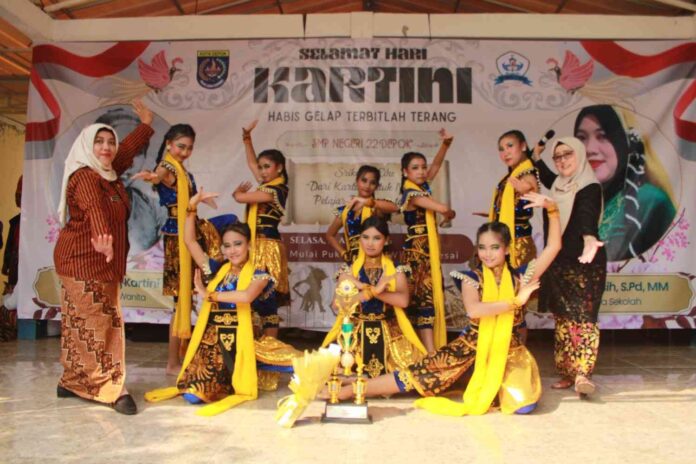 Hari Kartini di SMPN 22 Depok 3