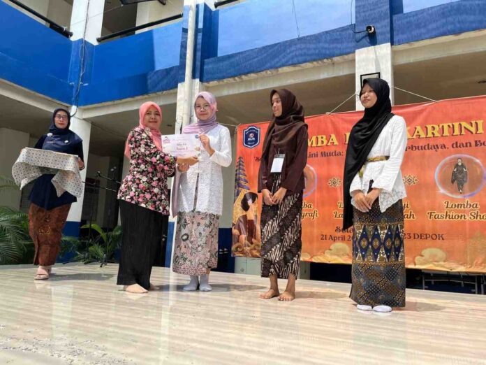 Kartini di SMPN 23 Depok 4