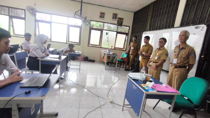 Kepala Dinas Pendidikan Kota Depok di SMPN 3 tinjau TKA 2
