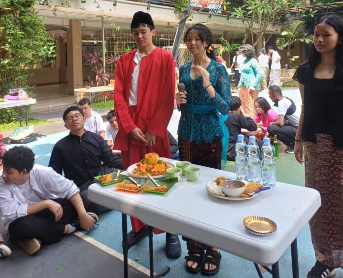 Perayaan hari Kartini di SMP NP Tunas Global Depok 2