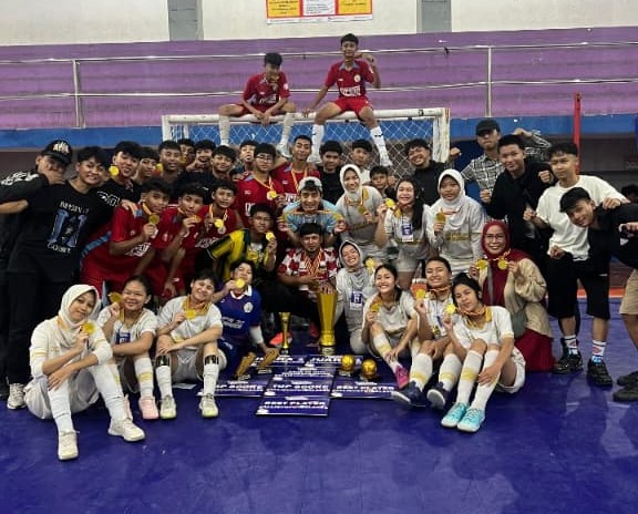 tim futsal SMPN 30 Depok juara ganda 1
