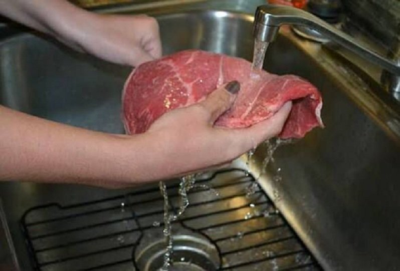 Jangan Asal Cuci, Ini Cara Tepat Membersihkan Daging Kurban agar Tetap Higienis dan Tidak Bau