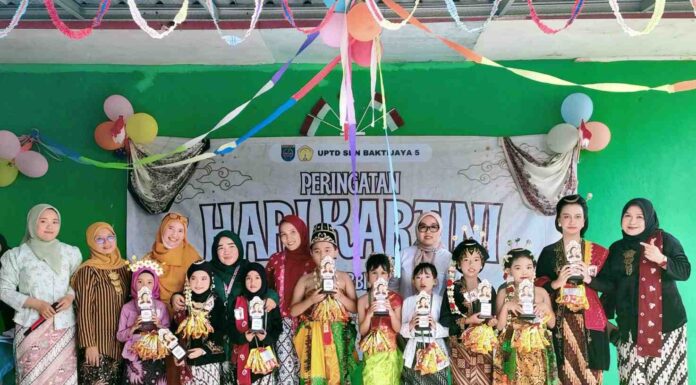 SDN Baktijaya 5 Rayakan Hari Kartini dan HUT Kota Depok, Berikut Deretan Fotonya Hari Kartini di SDN Baktijaya 5 a