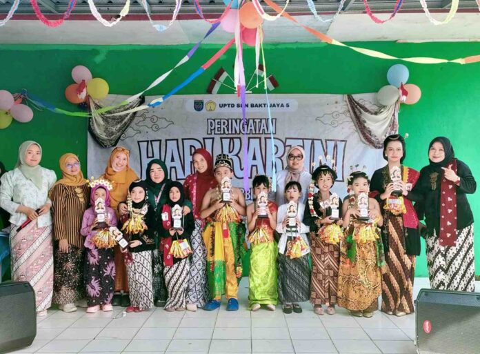 Hari Kartini di SDN Baktijaya 5 a