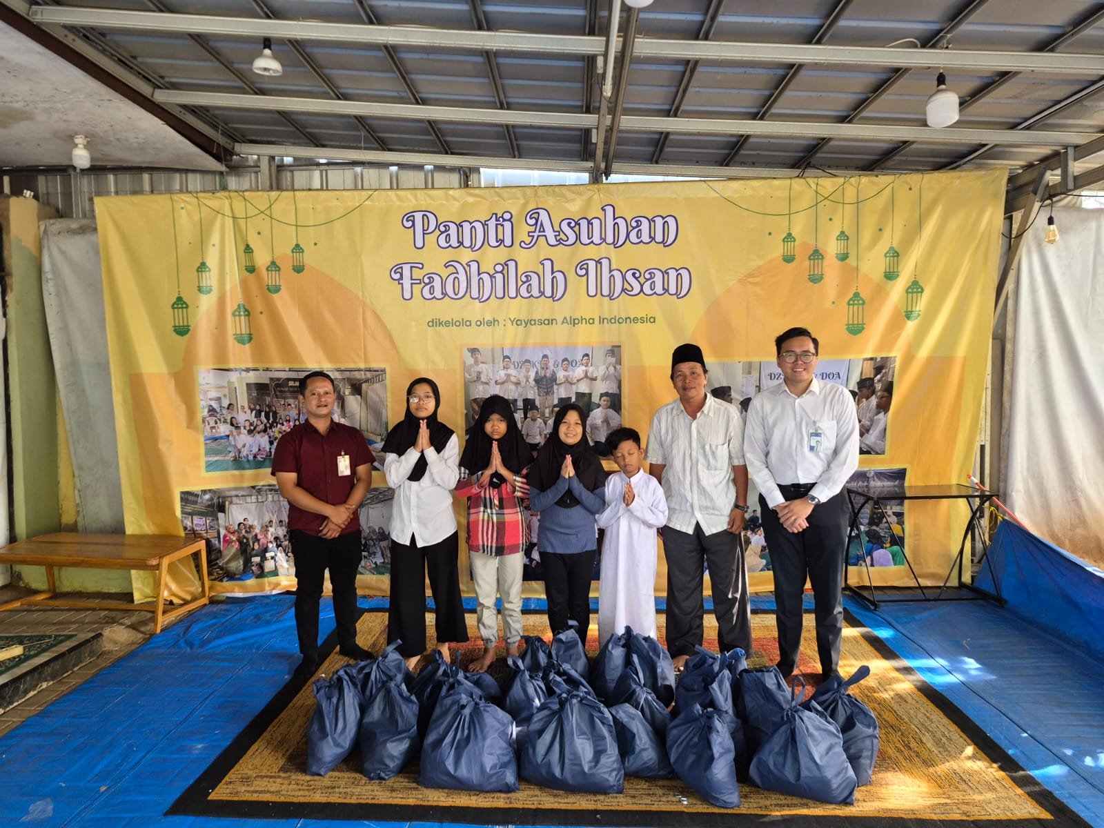 BRI Mabes TNI Cilangkap Bagikan Sembako ke Yayasan Fadhilah Ihsan Cipayung