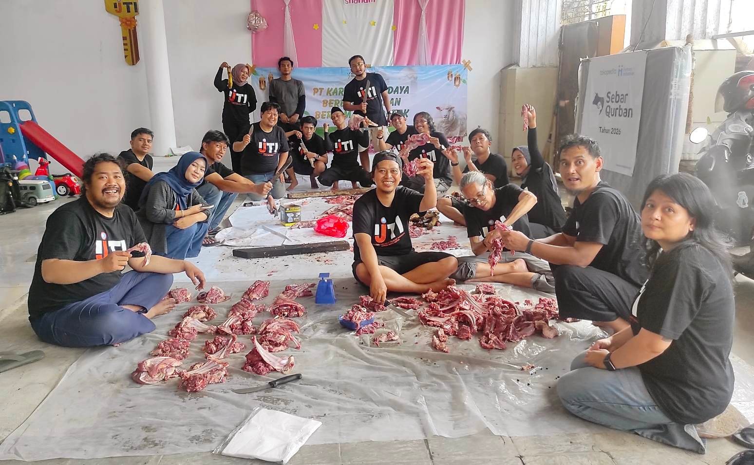 PT Karabha Digdaya Maknai Iduladha 1447 H Melalui Aksi Sosial Bersama IJTI Depok dan HI