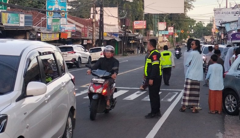 Berikan Rasa Aman dan Nyaman, Polsek Megamendung Lakukan Pengamanan Shalat Idul Adha
