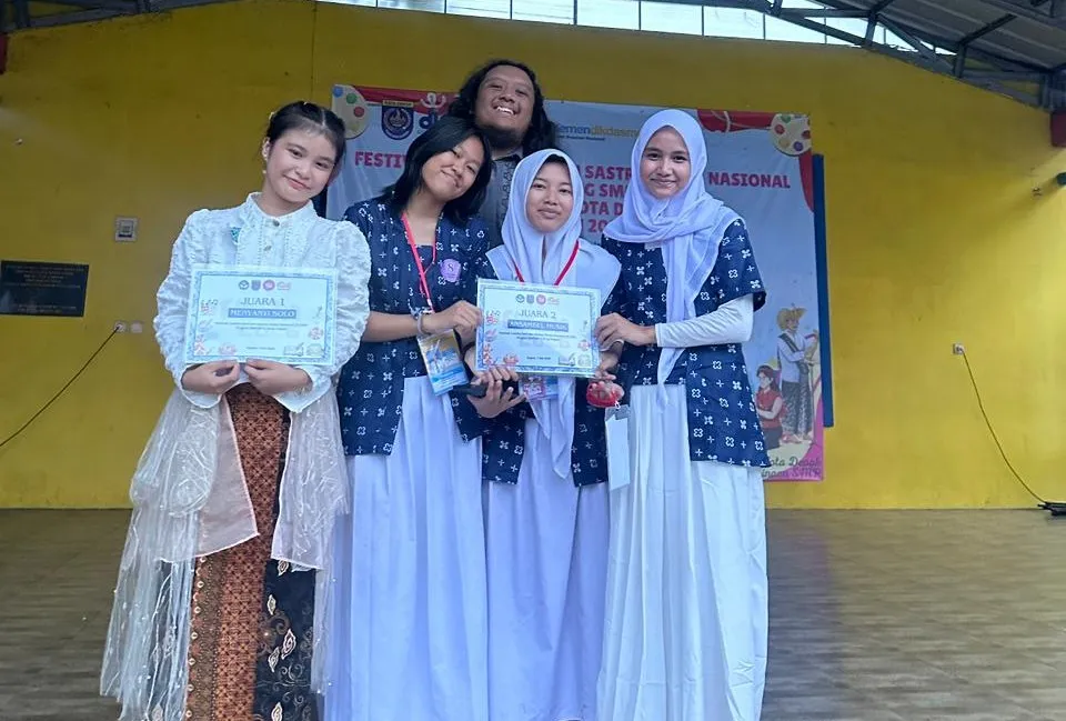 SMPN 14 Depok Raih Empat Prestasi FLS3N Kota Depok : Zaneta Siap Harumkan Depok Lewat Solo Vokal SMPN 14 Depok raih juara di FLS3N Kota Depok 1