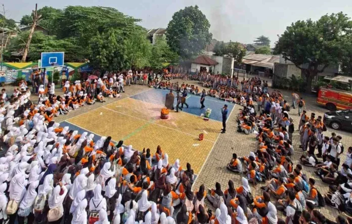 SMPN 23 Depok cegah kebakaran di sekolah 2