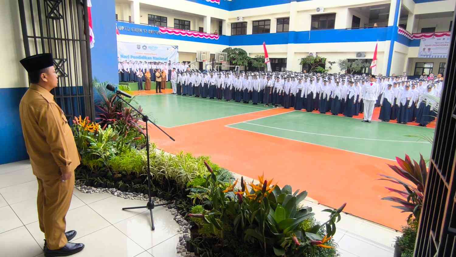 Hardiknas 2026 : Supian Suri Dorong Inovasi Pengelolaan Sampah dan Organisasi Siswa Upacara Hardiknas Kota Depok 3