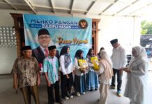 Gercep! Zulhas dan Hasbullah Rahmad Borong Sembako Gratis untuk 900 Warga Depok