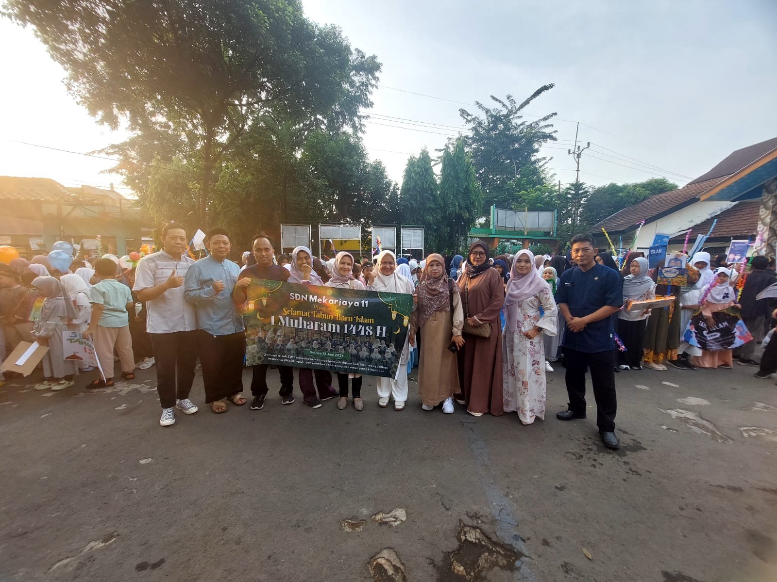 Ratusan Siswa SDN Mekarjaya 11 Ikut Pawai 1 Muharram 1448 H Pawai Ramadan SDN Mekarjaya 11
