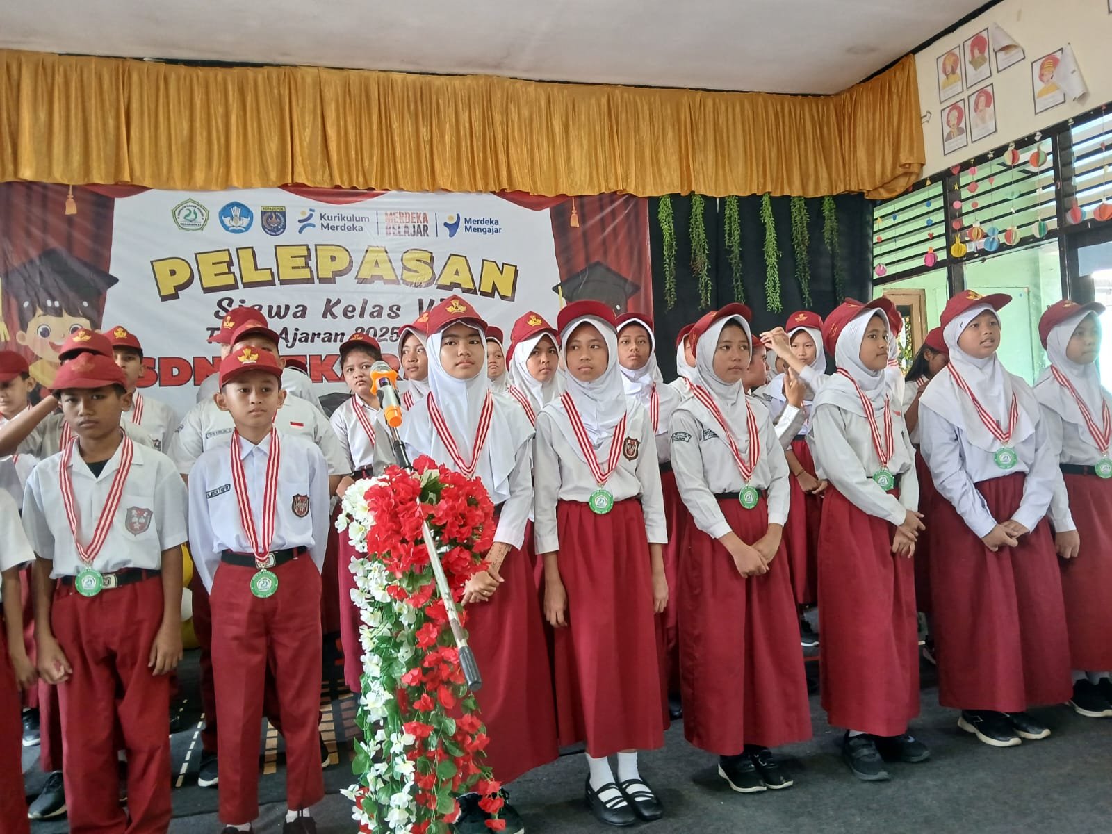 Ini 4 Pesan Kepala SDN Mekarjaya 21 untuk Siswanya yang Lulus Pelepasan siswa SDN Mekarjaya 21 a