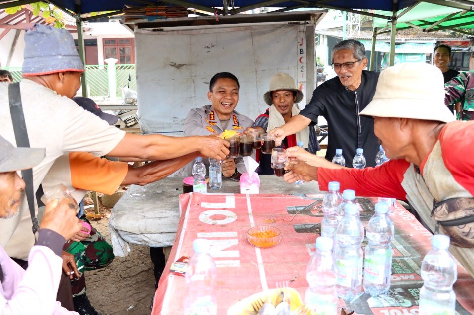 Potret Kedekatan Kombes Abdul Waras dengan Warga Depok