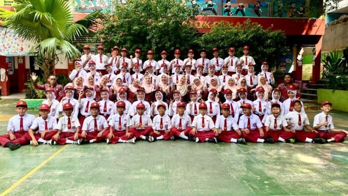 SDN Pondok Cina 3 lepas siswa kelas VI 1