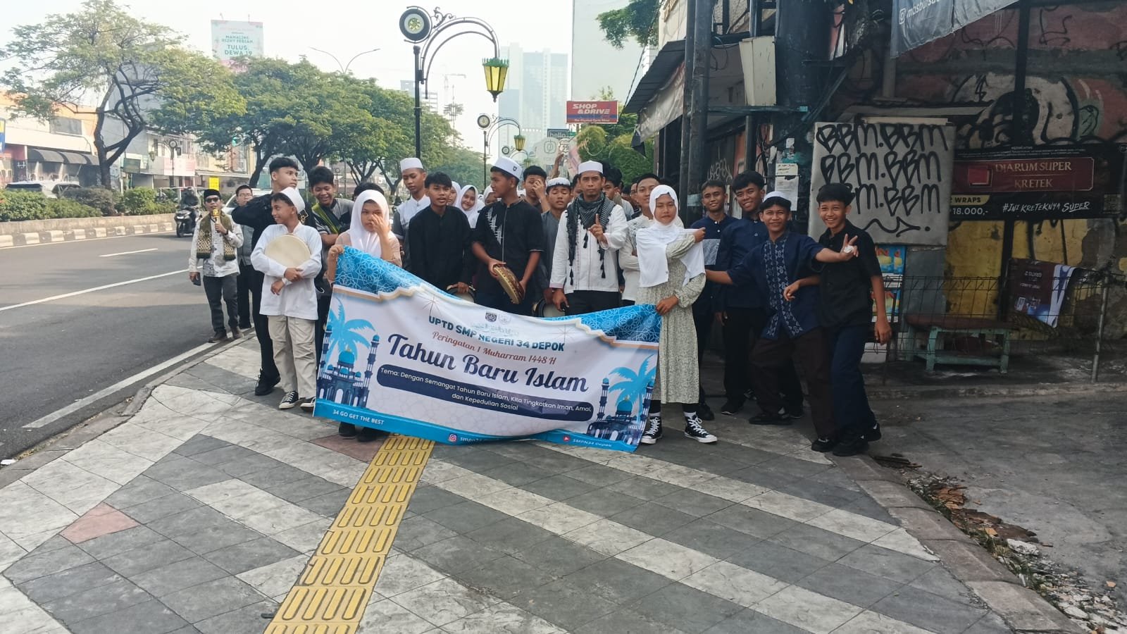 Pawai Tarhib 1 Muharram di SMPN 34 Depok: Menguatkan Iman dan Menebar Syiar Hijrah ke Masyarakat SMPN 34 Depok pawai muharram 5