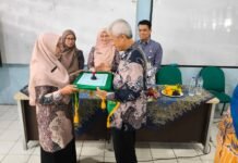 April Tri Rahayu Resmi Pimpin SMPN 33 Depok, Gantikan Hudaya yang Empat Bulan Jadi PLT Sertijab Kepala SMPN 33 Depok 2