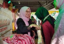 SDN Mekarjaya 12 Lepas 123 Siswa Kelas VI: “Petualangan ke Jenjang Berikutnya Akan Lebih Luas” pelepasan siswa SDN Mekarjaya 12 b