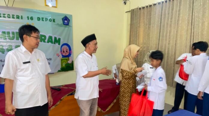Memuliakan Anak Yatim di Bulan Muharram, SMPN 16 Depok Salurkan Santunan untuk 60 Siswa santunan SMPN 16 Depok 2