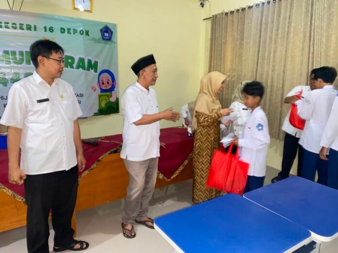 santunan SMPN 16 Depok 2